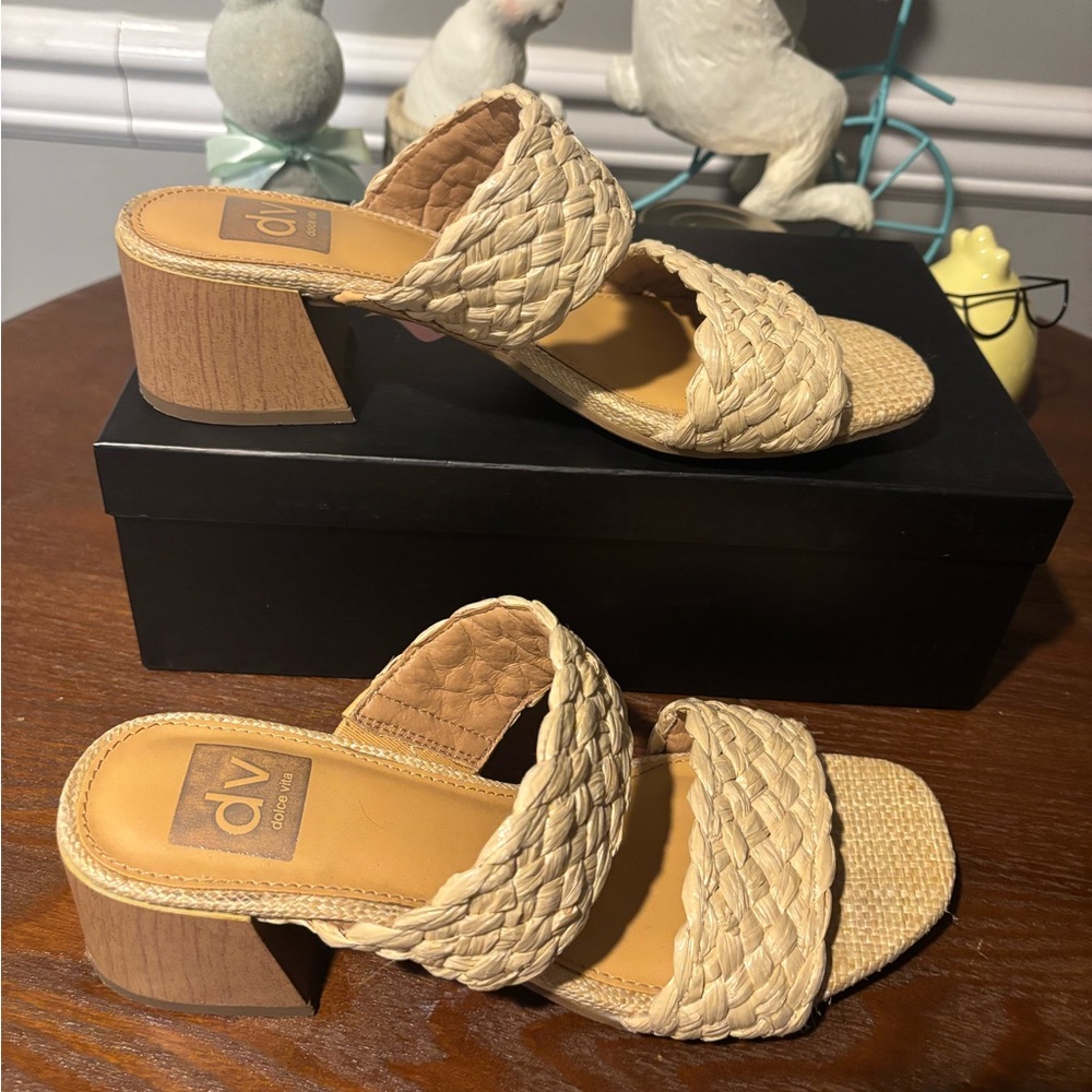 DV by Dolce Vita Women's Light Tan Raffia Woven Sandals - Size 8 Worn 1 day